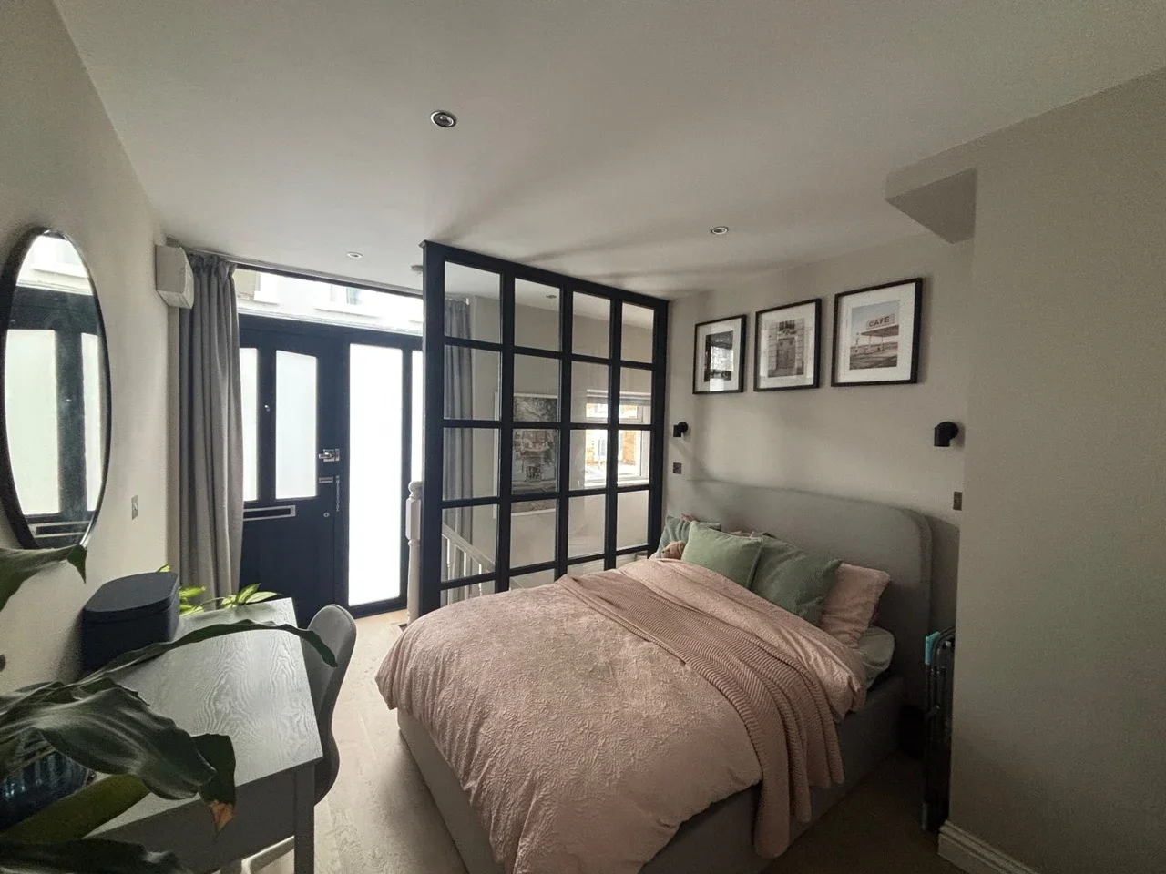 Flat Lockington Road in Greater London