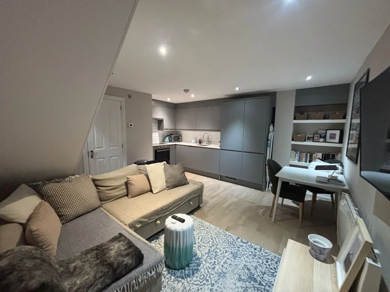 Flat Lockington Road in Greater London