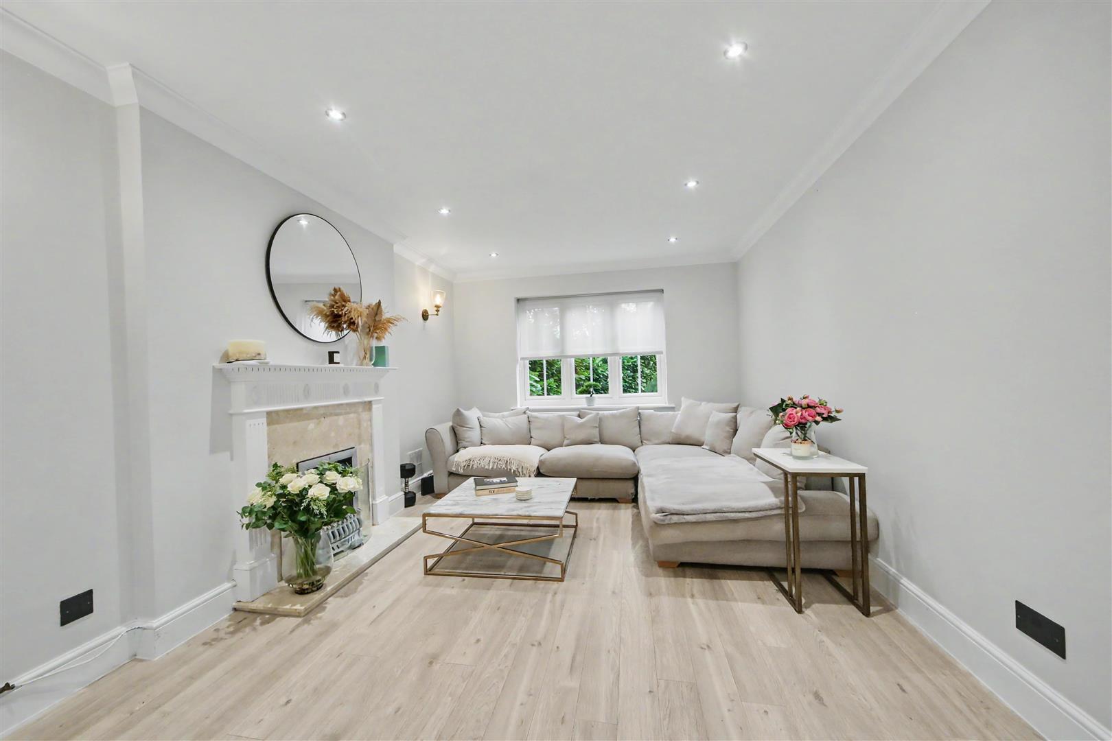 House Mulberry Gardens in Hertsmere