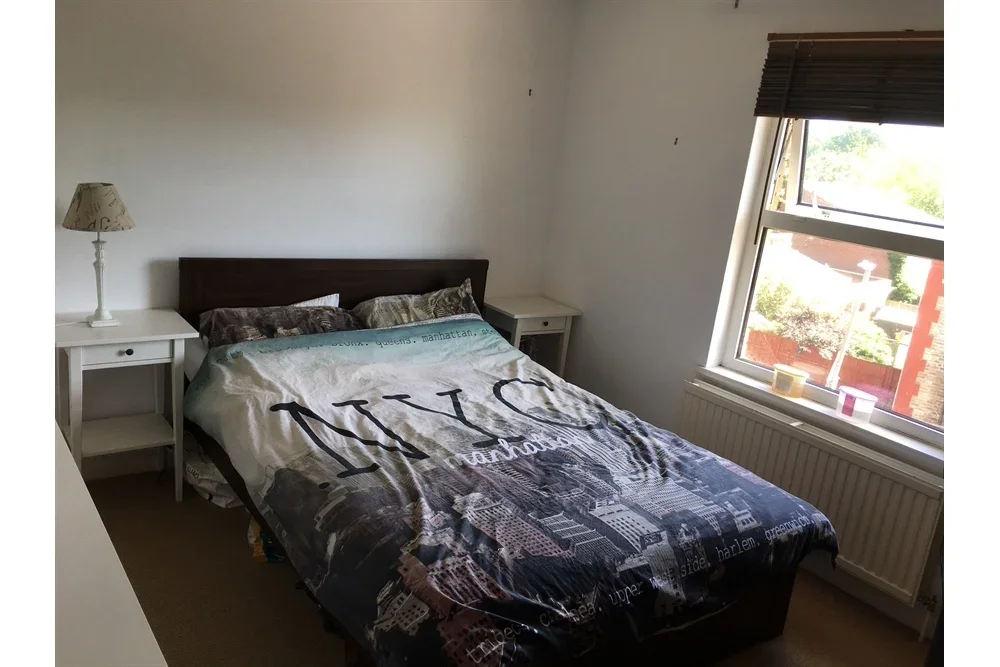 Flat Bedford Hill in Greater London
