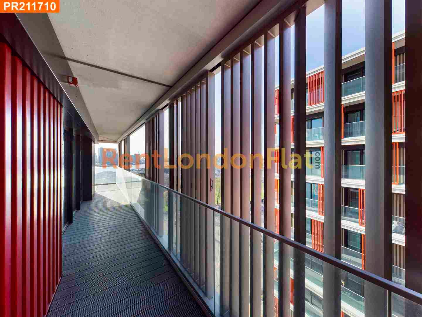 House Riverside Walk in Greater London