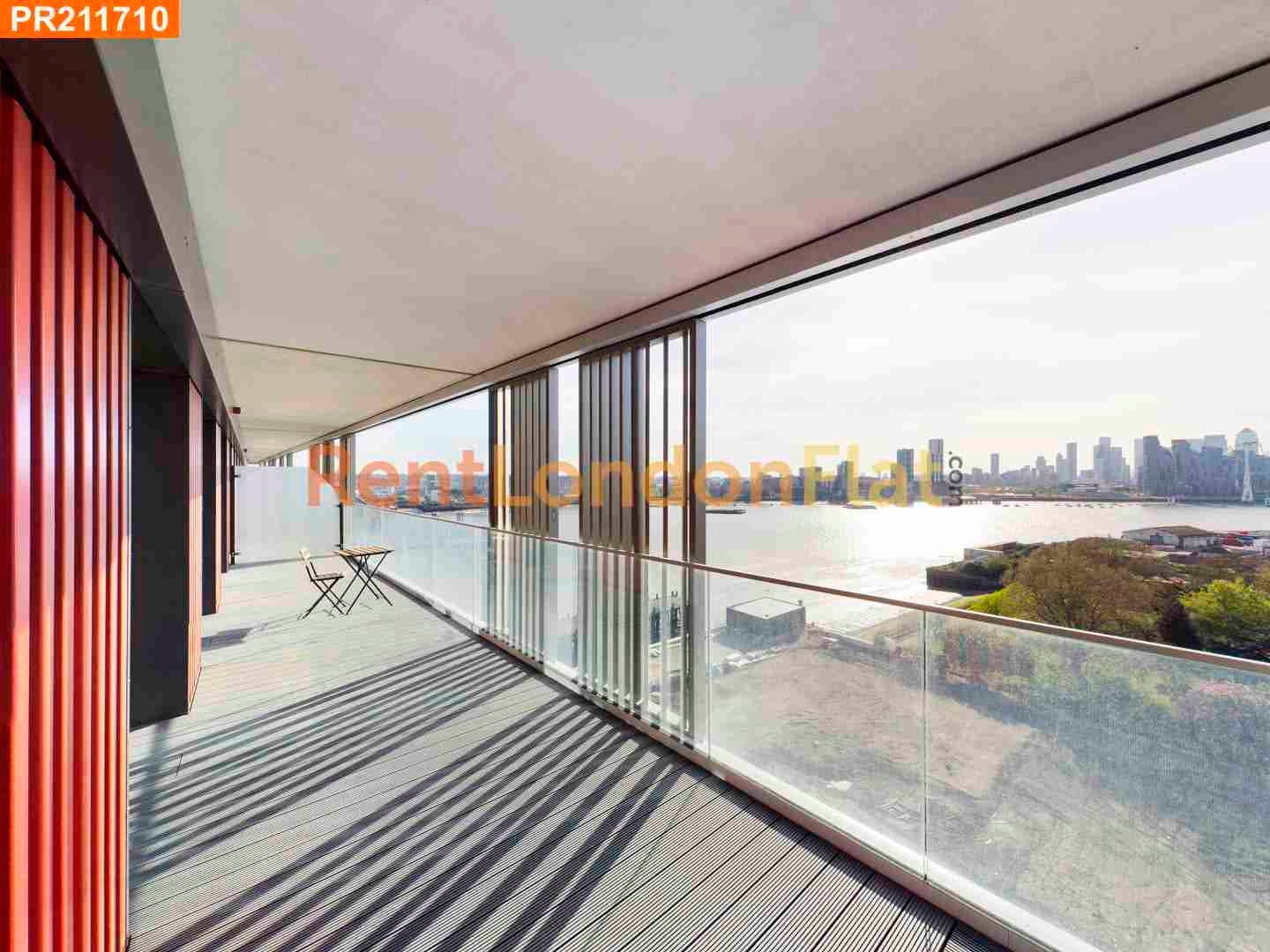 House Riverside Walk in Greater London