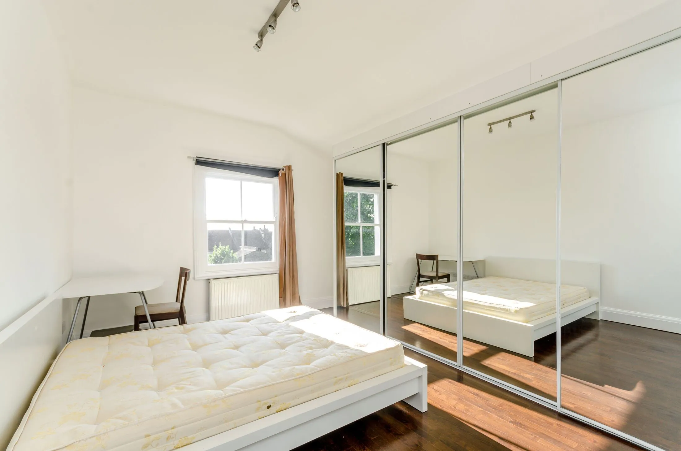 Flat Woodside in Greater London