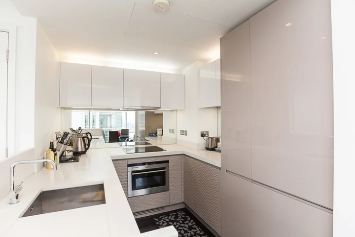 Flat Dockyard Lane in Greater London