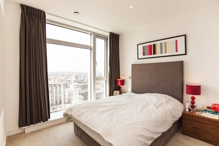 Flat Dockyard Lane in Greater London