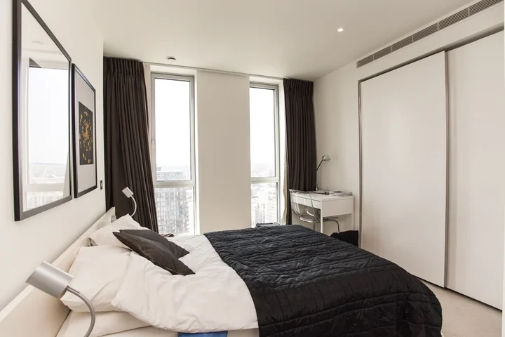 Flat Dockyard Lane in Greater London
