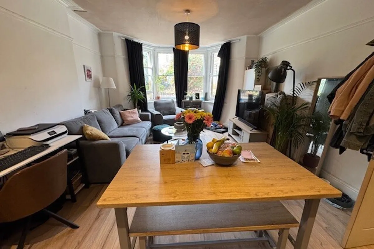 Flat Pembroke Road in Bristol