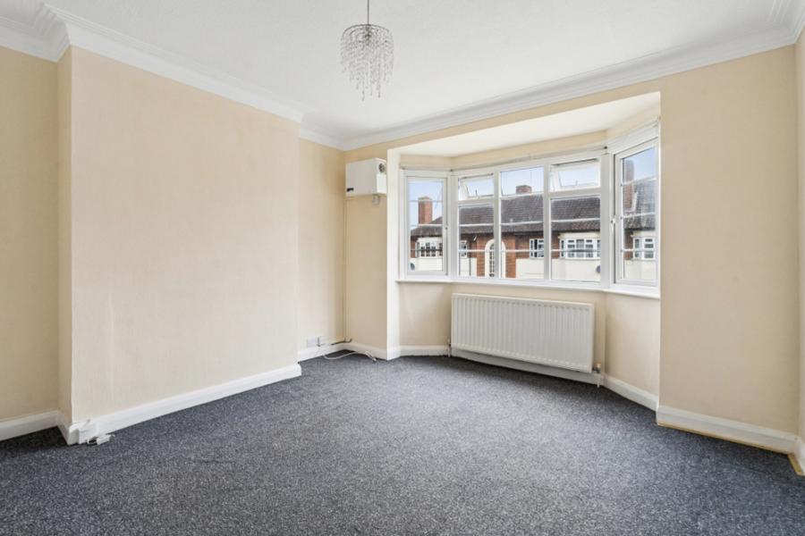 Flat Bishop Ken Road in Greater London