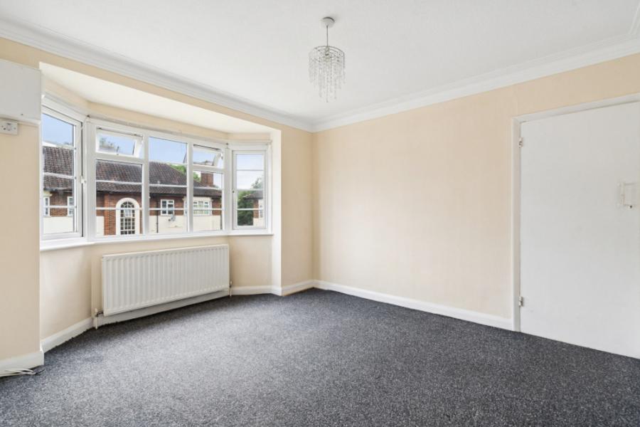 Flat Bishop Ken Road in Greater London