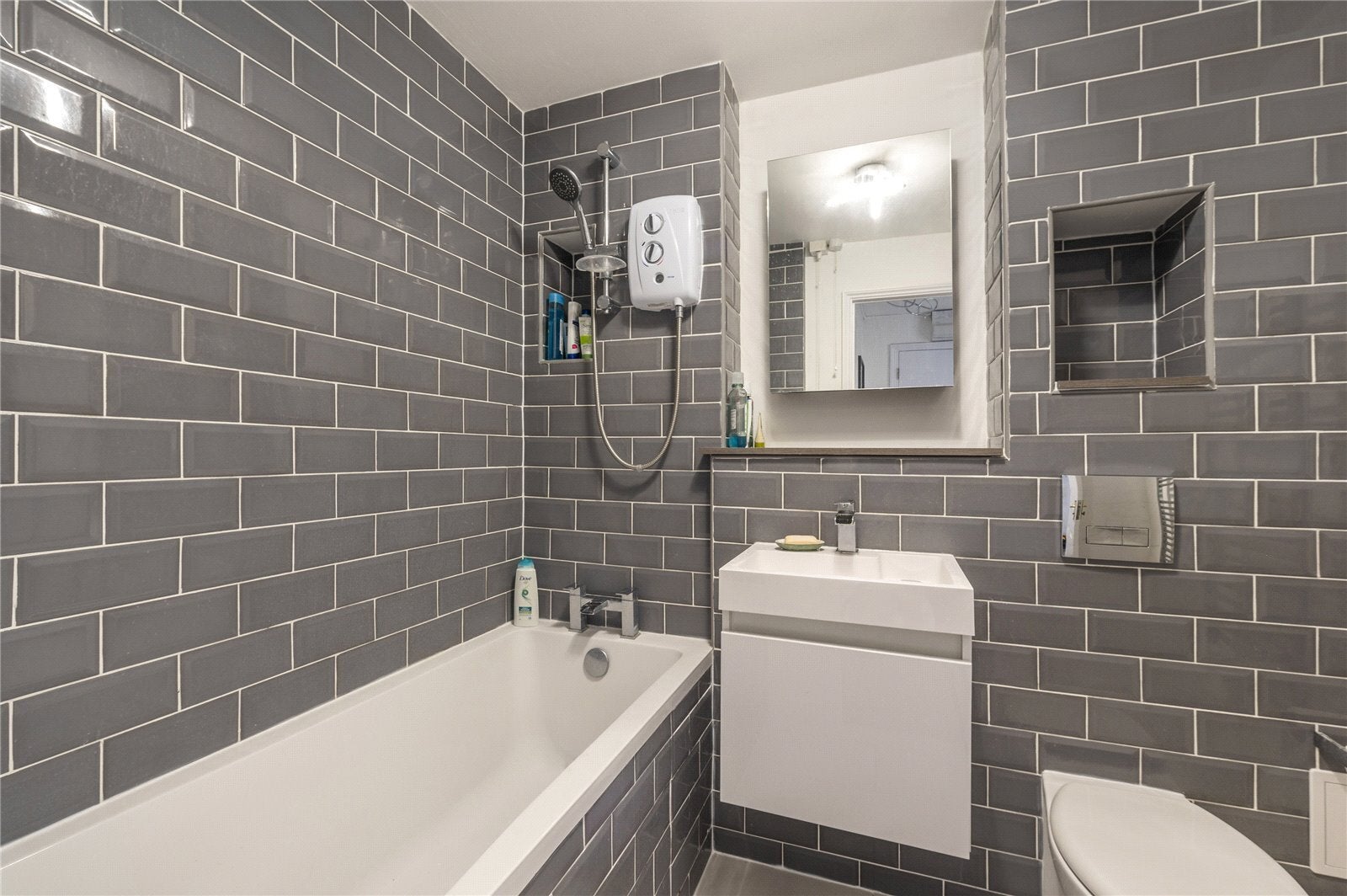 Flat Ferguson Close in Greater London