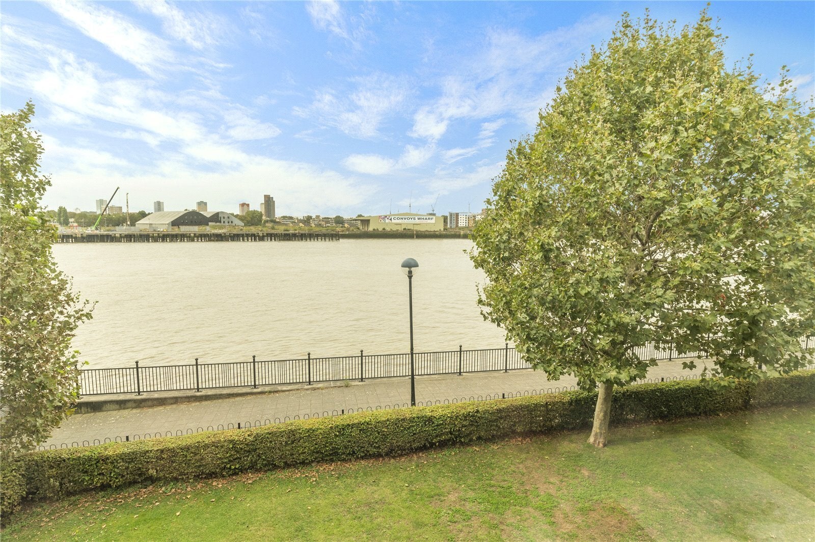 Flat Ferguson Close in Greater London