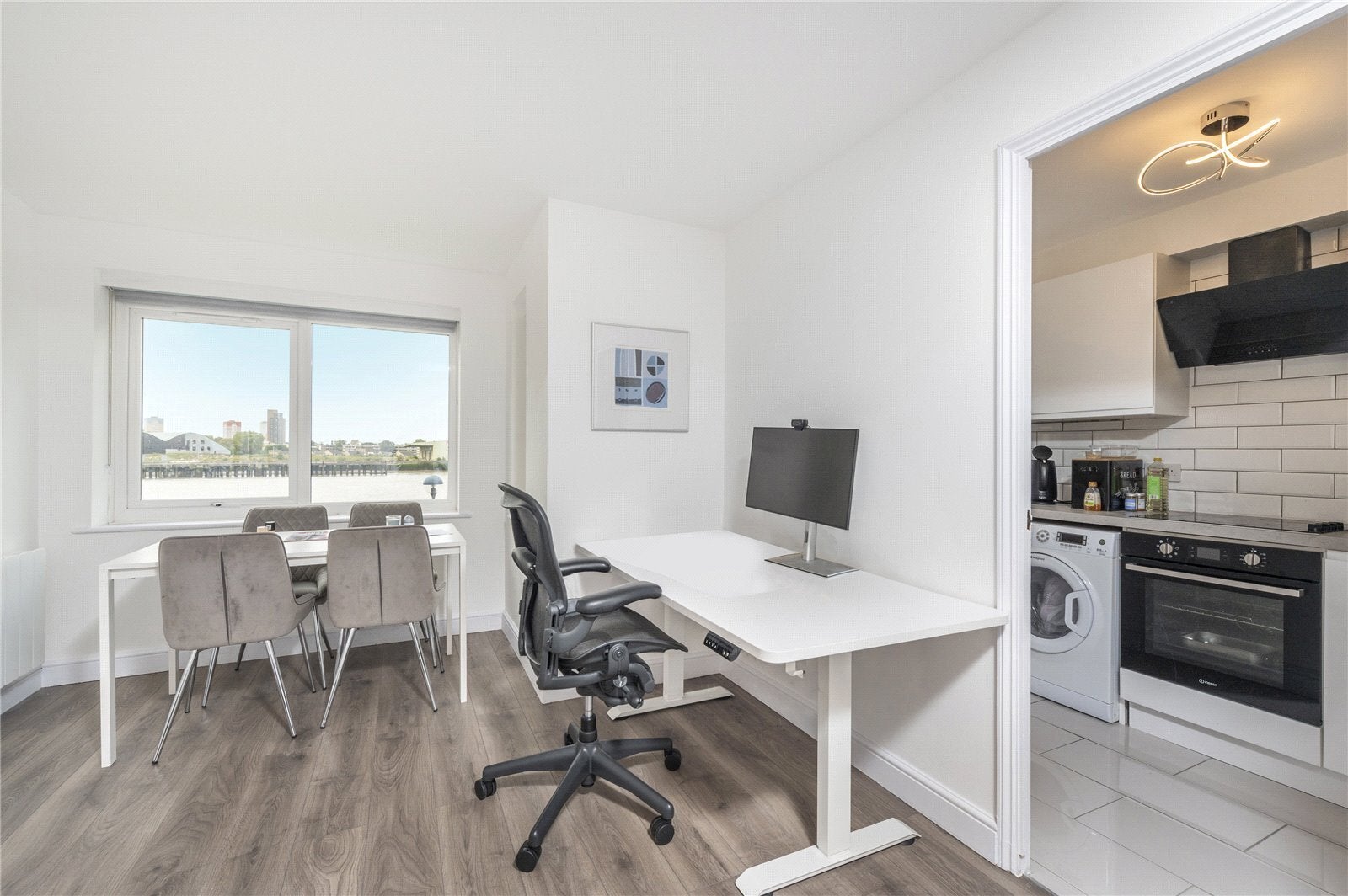 Flat Ferguson Close in Greater London