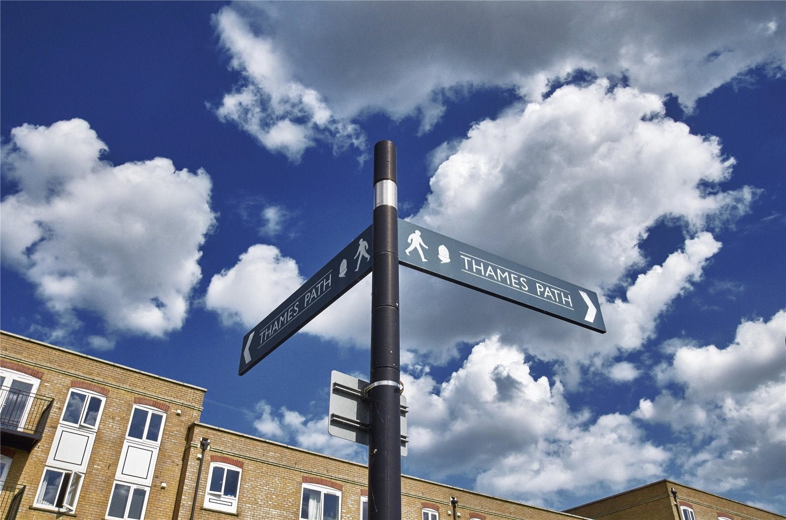 Flat Ferguson Close in Greater London