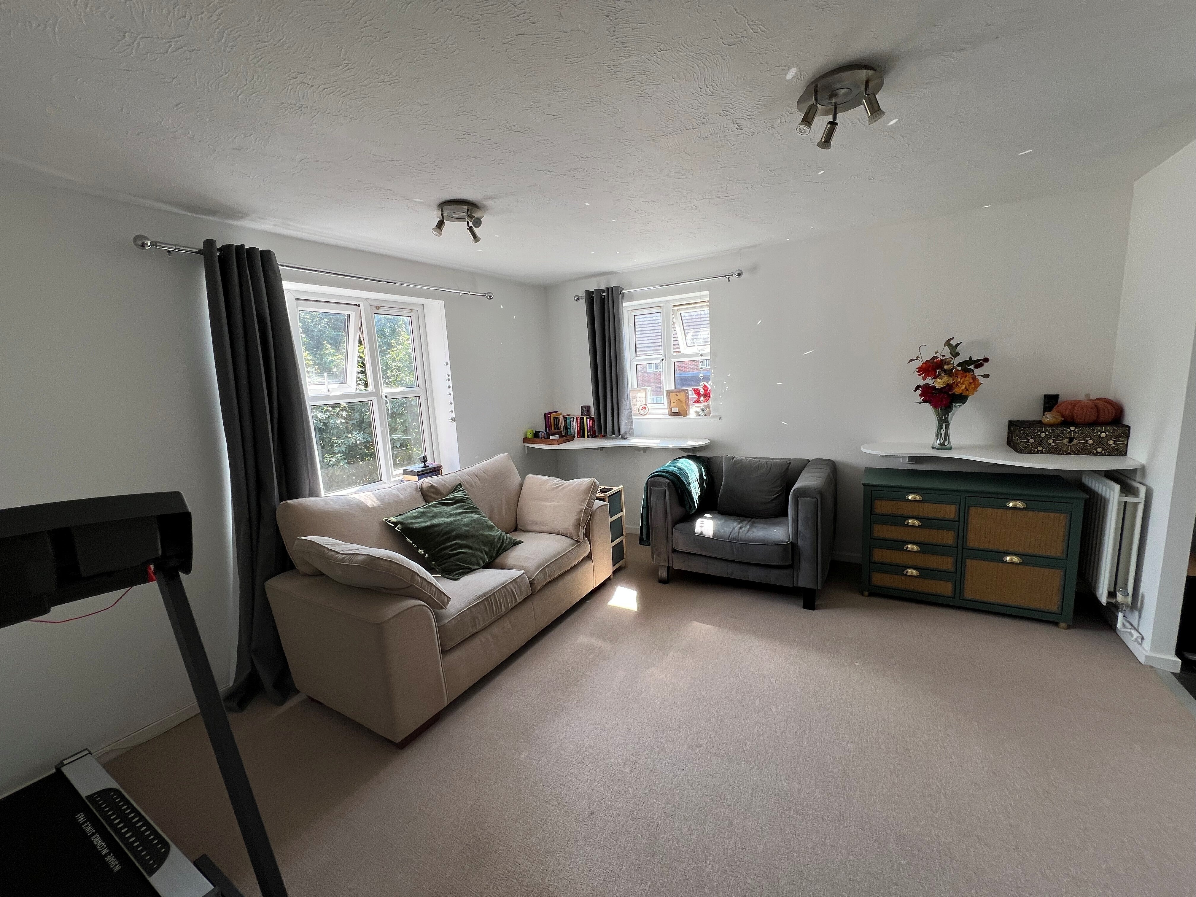 Flat Meridian Close in Crawley