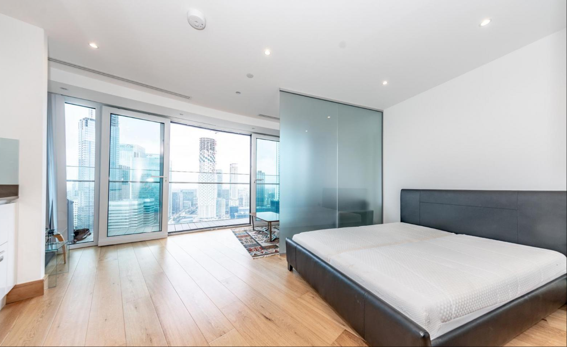 Flat Crossharbour Plaza in Greater London