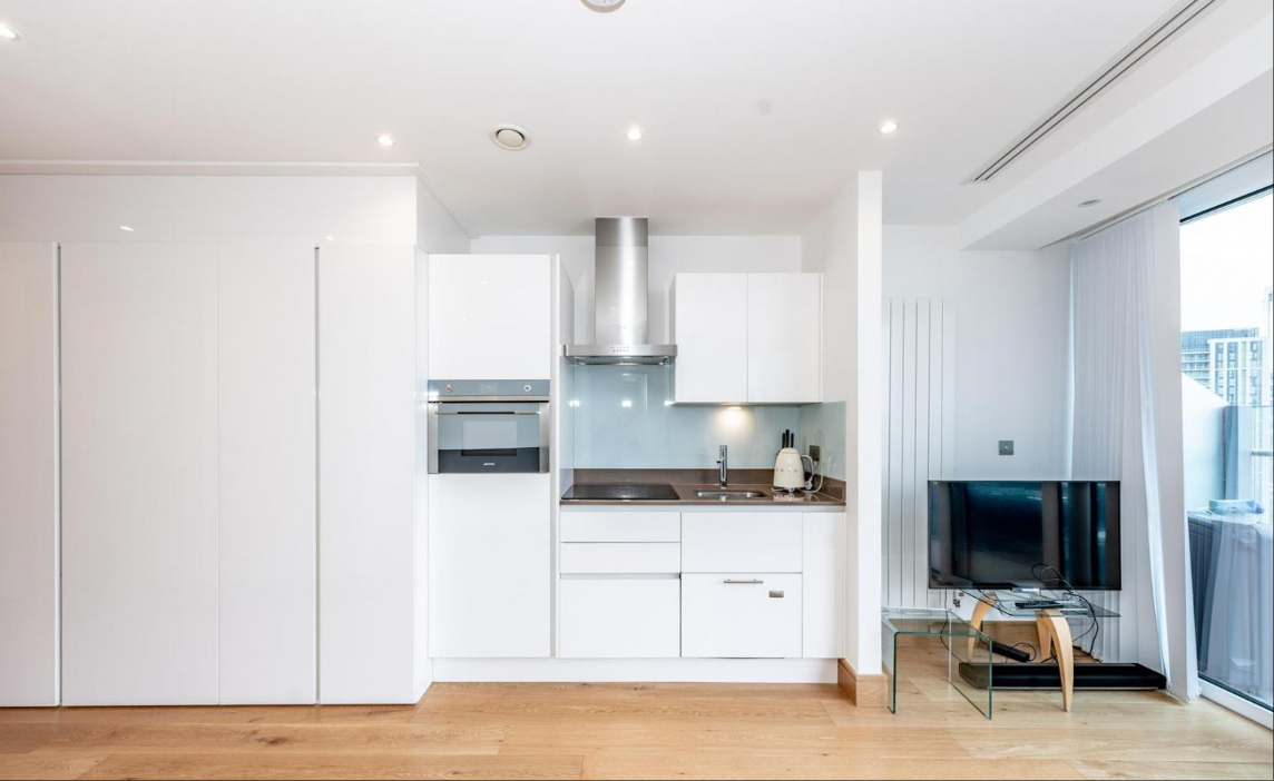 Flat Crossharbour Plaza in Greater London