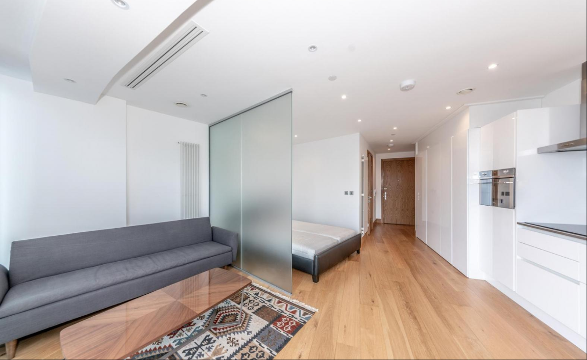 Flat Crossharbour Plaza in Greater London