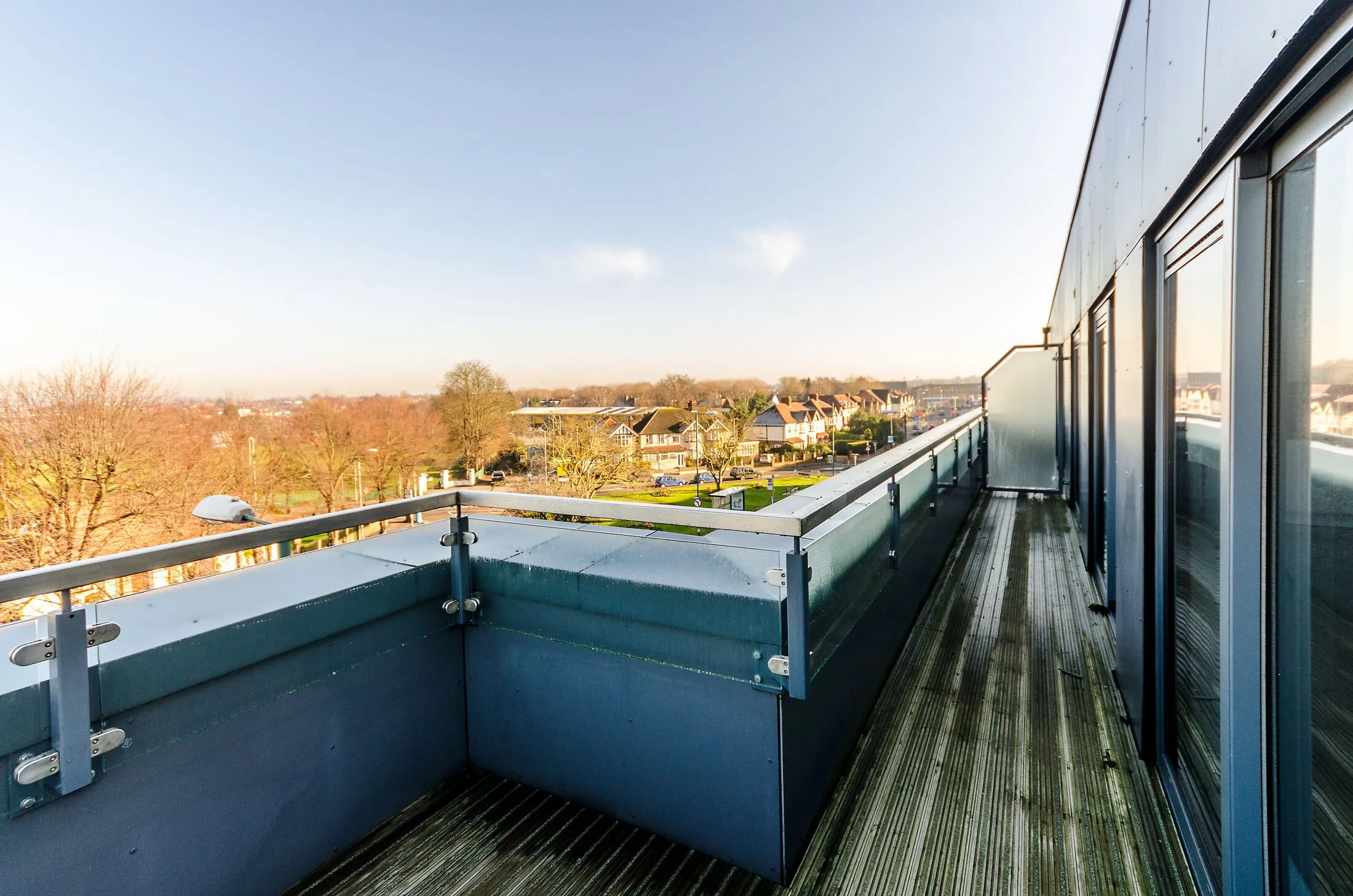 Flat Ewell Road in Greater London