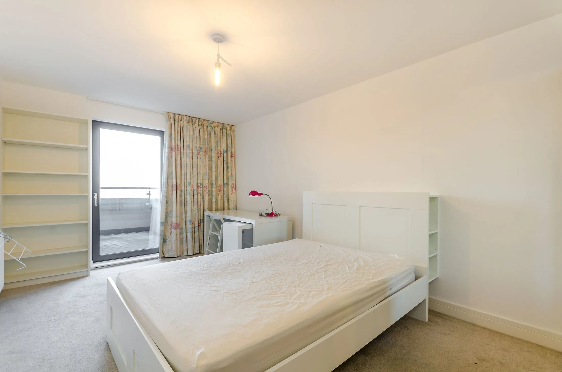 Flat Ewell Road in Greater London