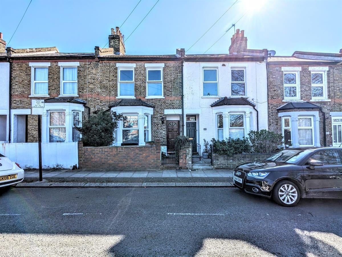 House Maybury Street in Greater London