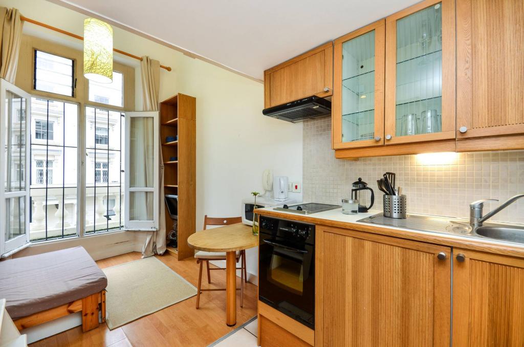 Flat Gloucester Street in City of Westminster