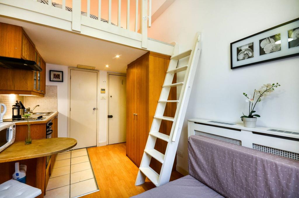 Flat Gloucester Street in City of Westminster