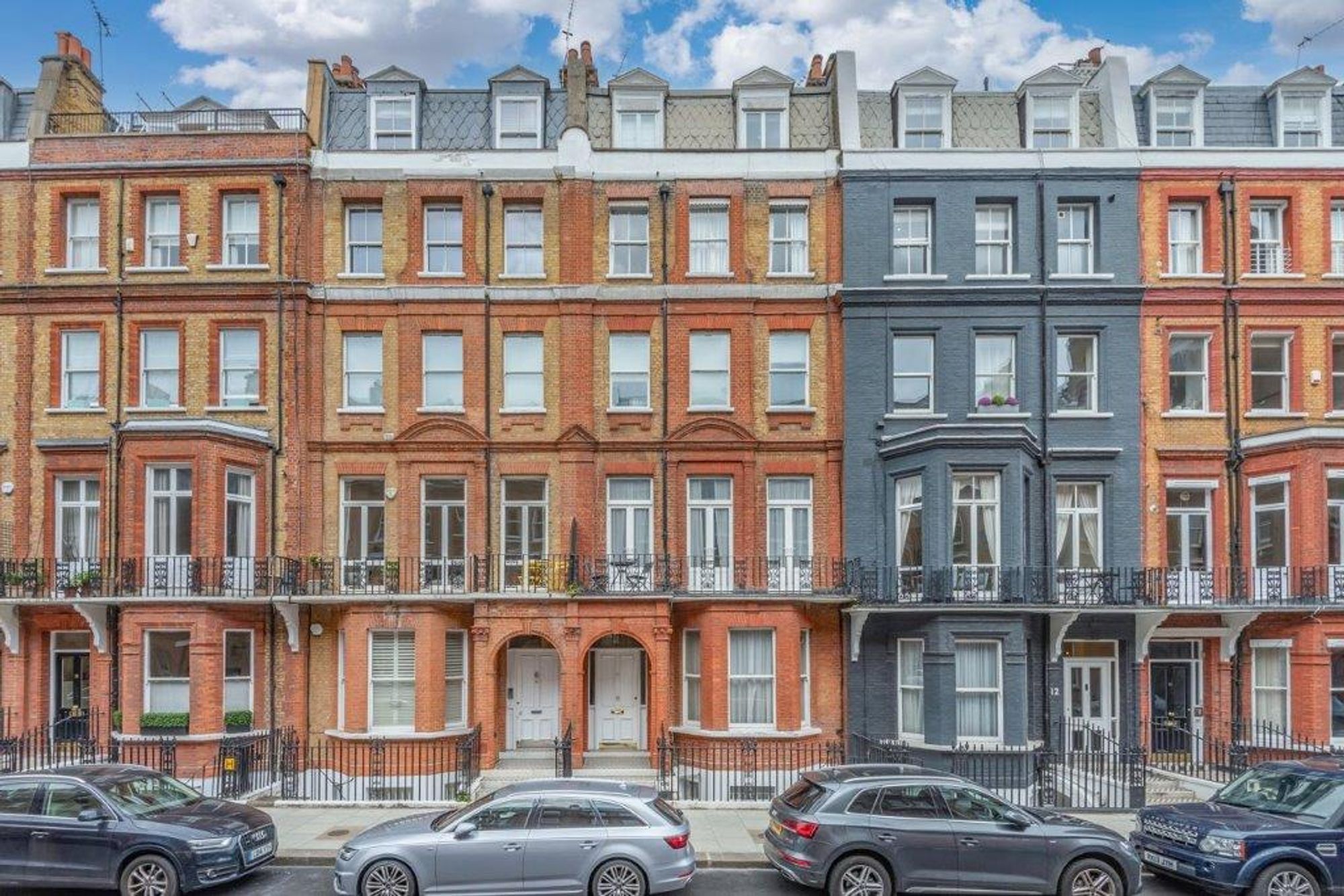Flat Fellows Road in Greater London