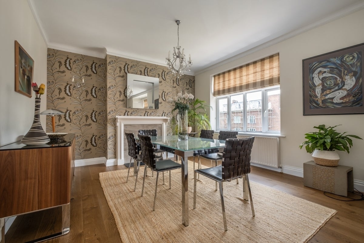 Flat Putney Hill in Greater London