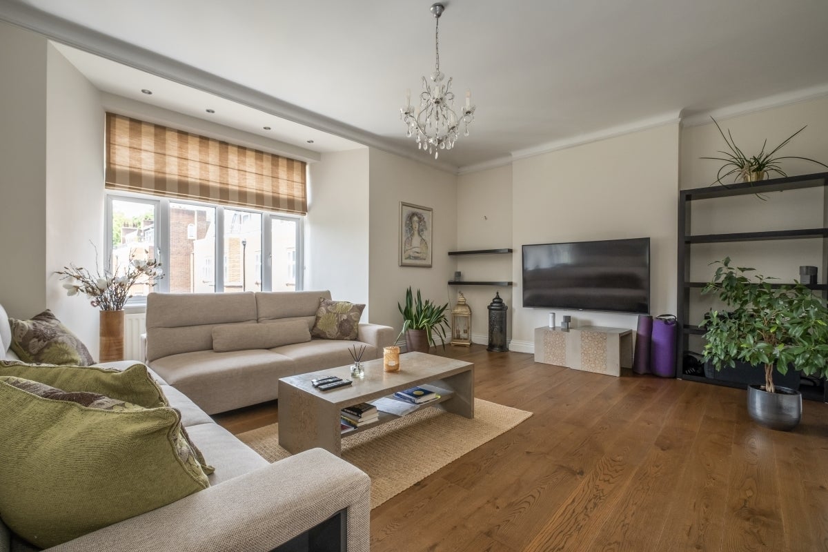 Flat Putney Hill in Greater London