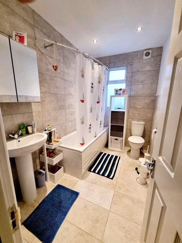 Room Bishops Park Road in Greater London