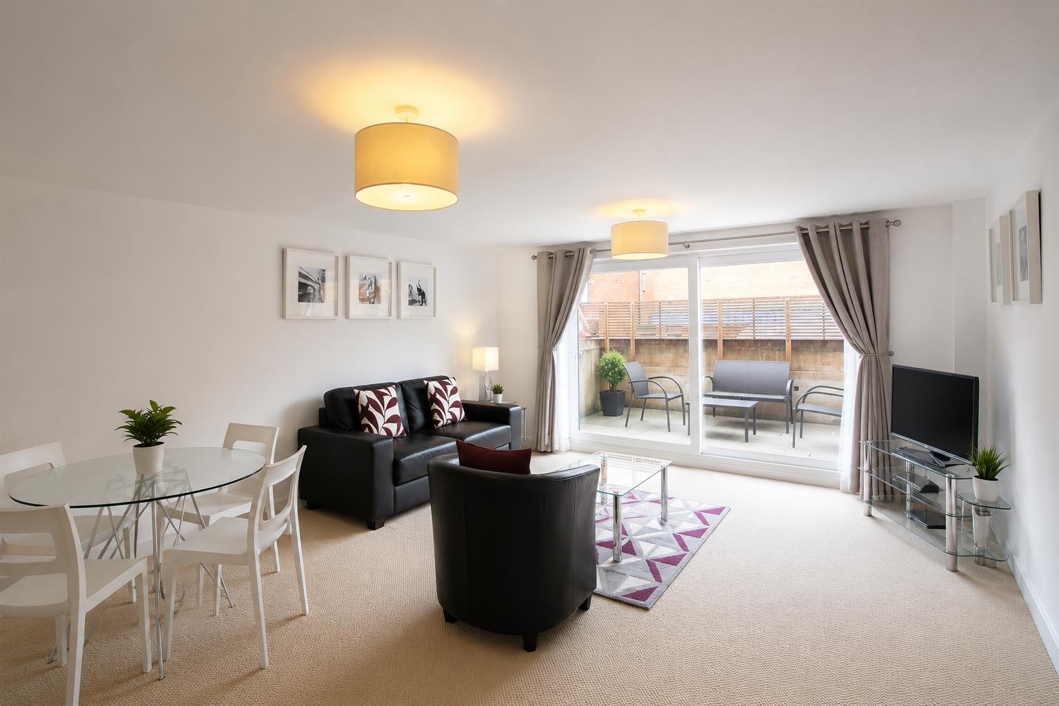 Flat Knoll Road in Surrey Heath