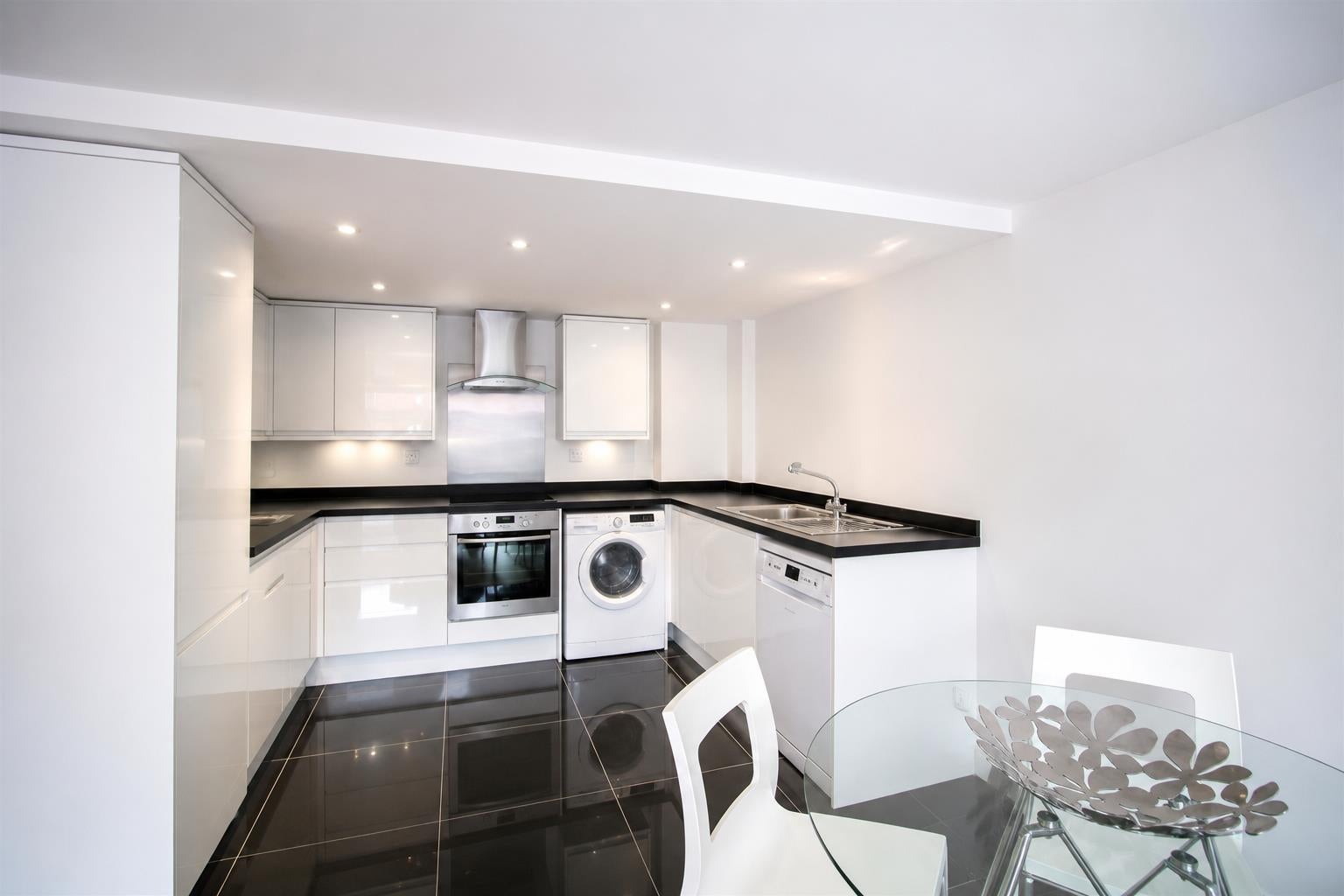 Flat Knoll Road in Surrey Heath