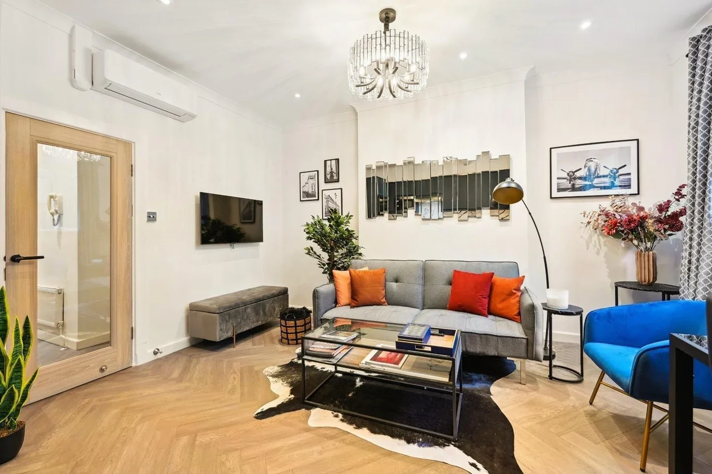 Flat Charlwood Street in City of Westminster