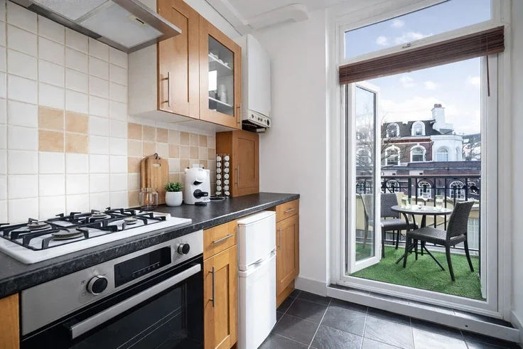 Flat Netherwood Road in Greater London