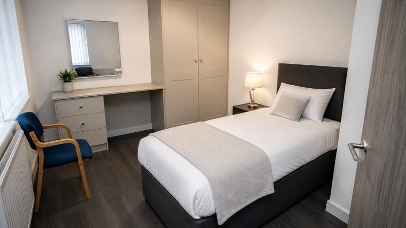 Room Kingsholm Road in Bristol