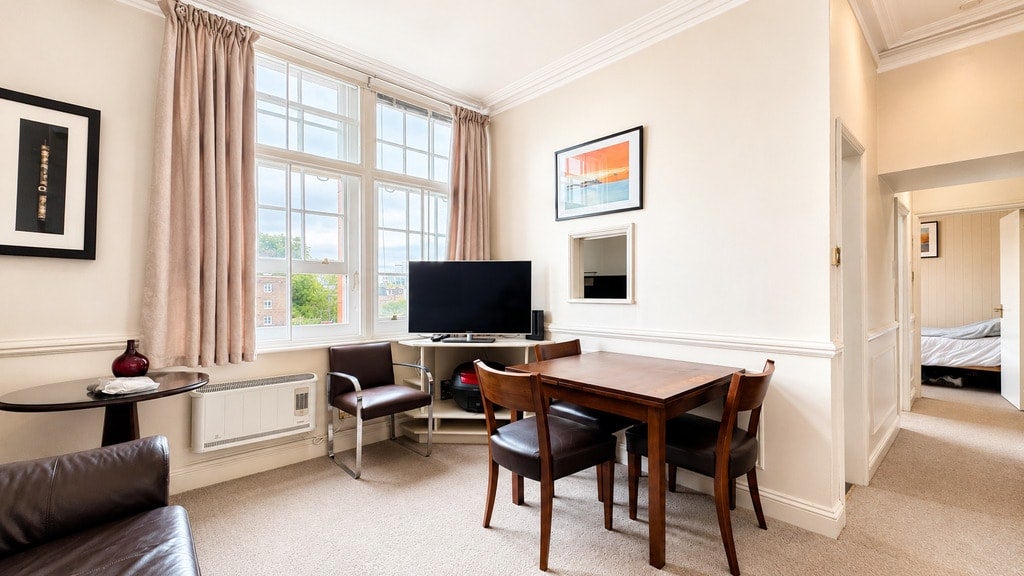 Flat Cromwell Crescent in Greater London