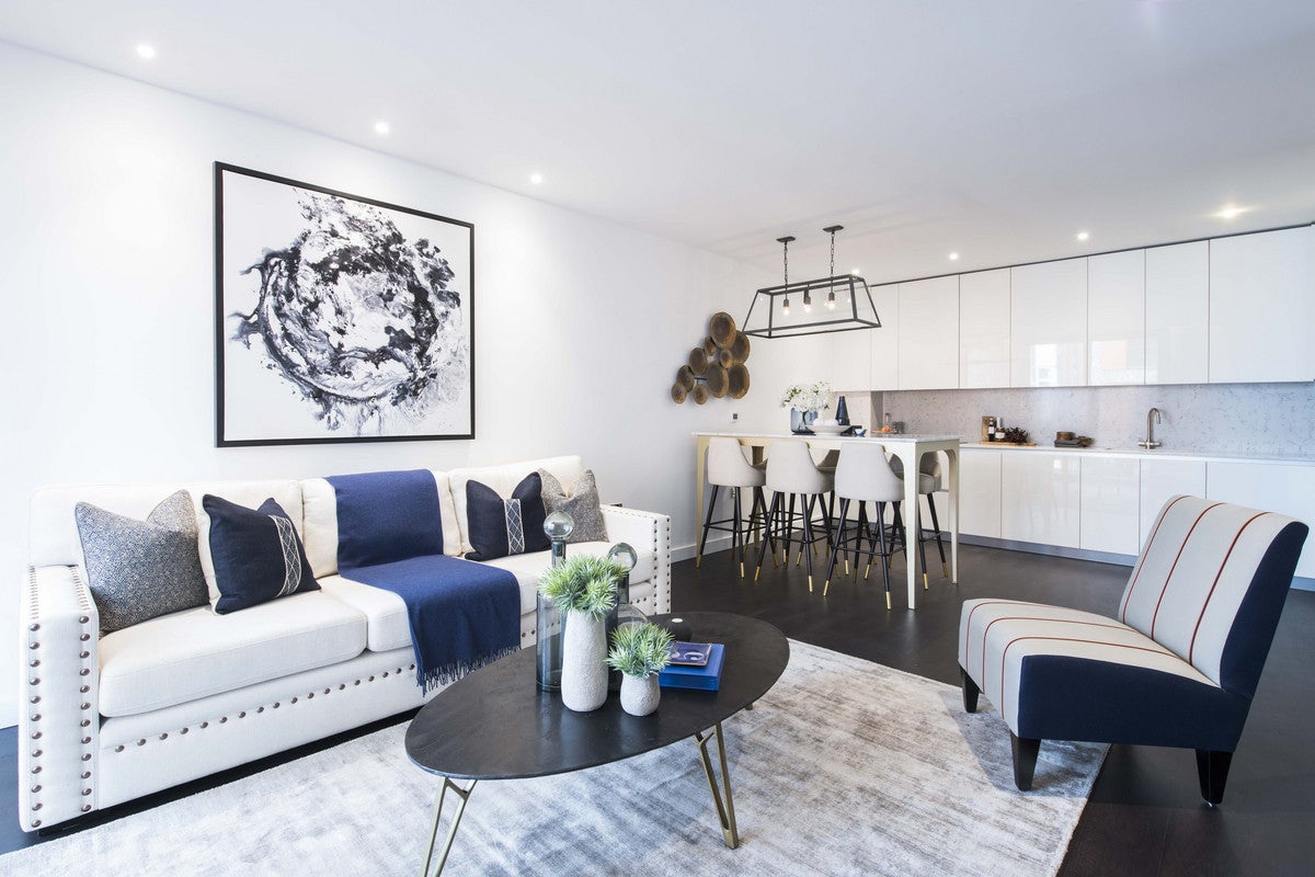 Flat Ponton Road in Greater London