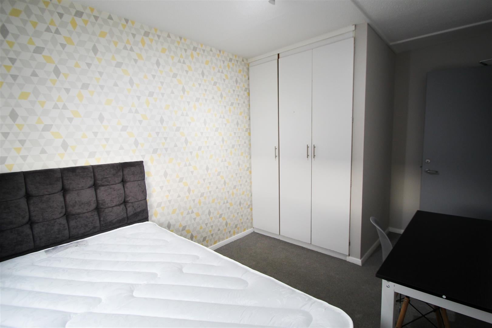 Flat Westfield Terrace in Leeds