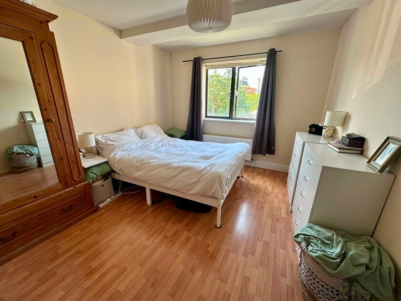 Room Tollington Way in Greater London