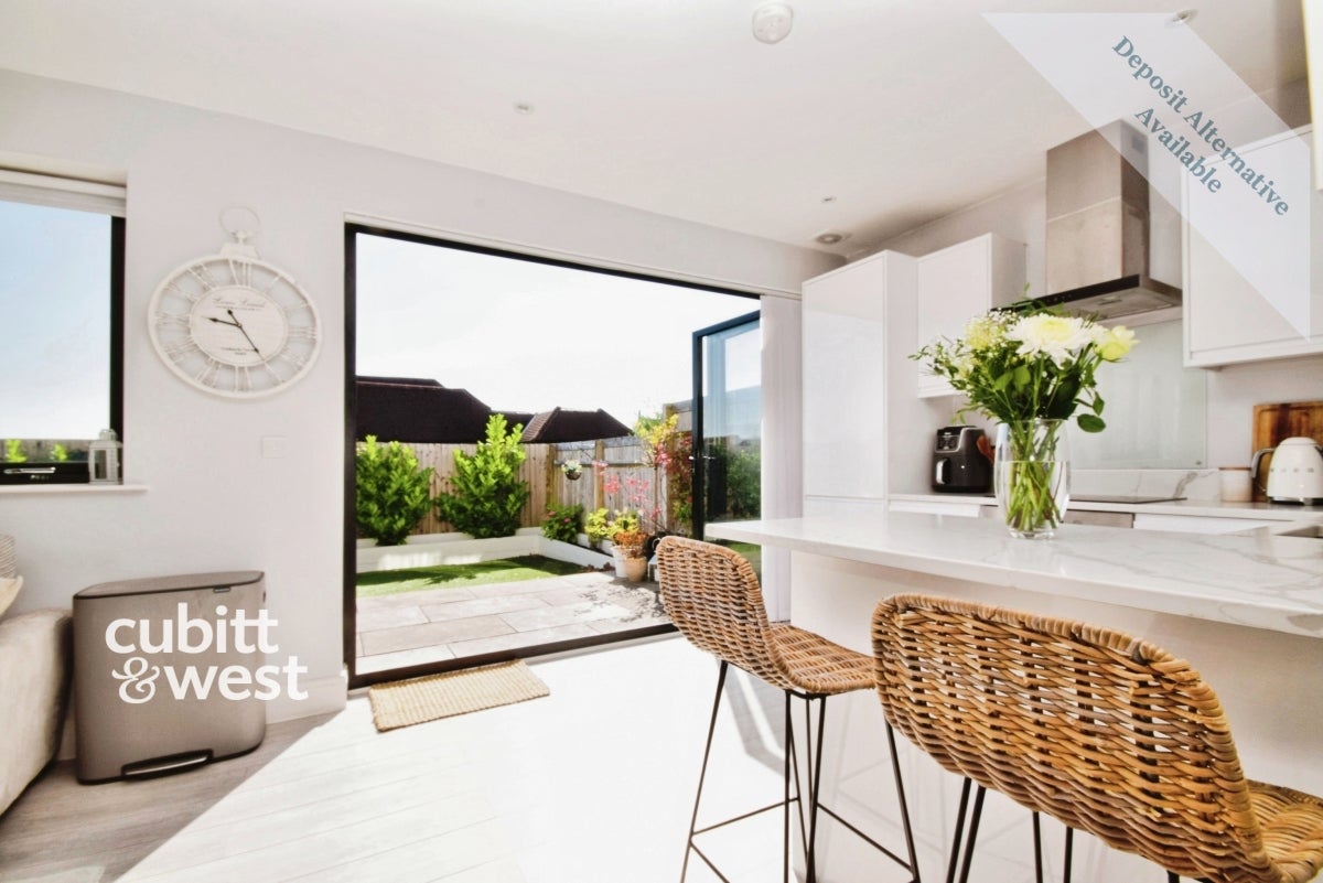 Flat The Steyne in Arun