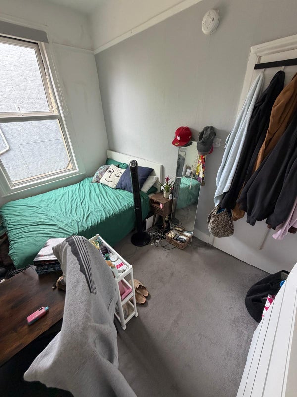Room East Hill in Greater London