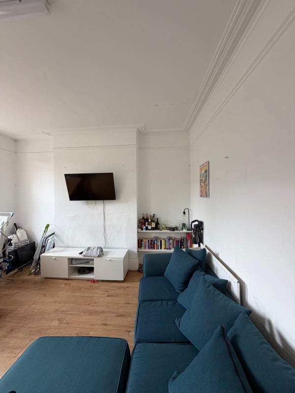 Room East Hill in Greater London