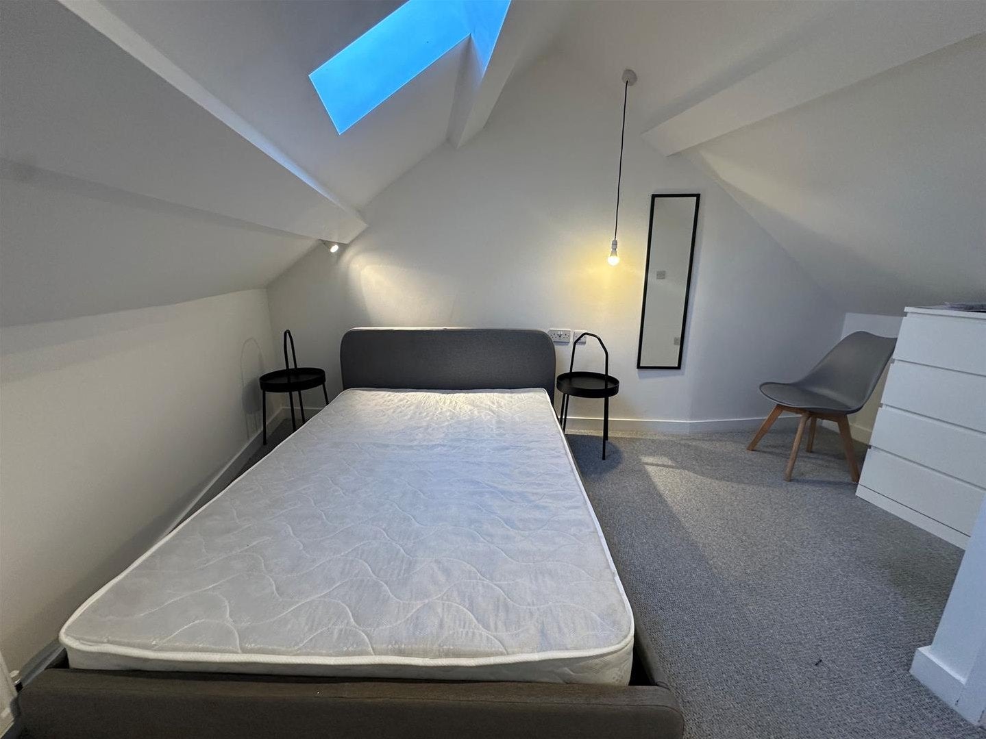 Room Carlton Street in Calderdale