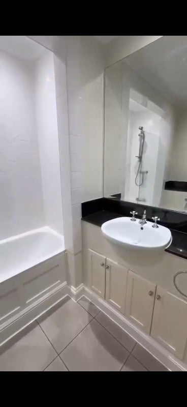 Room Laverton Mews in Greater London