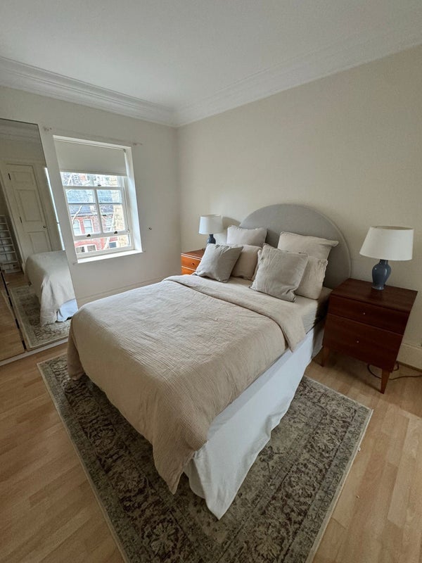 Room Laverton Mews in Greater London