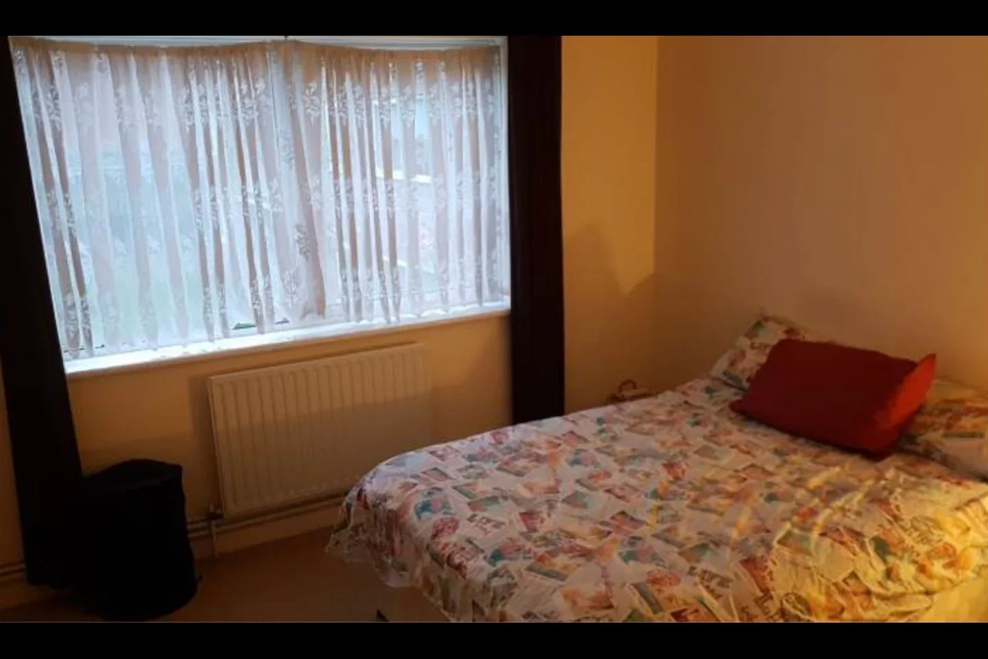 Flat The Pines in Greater London