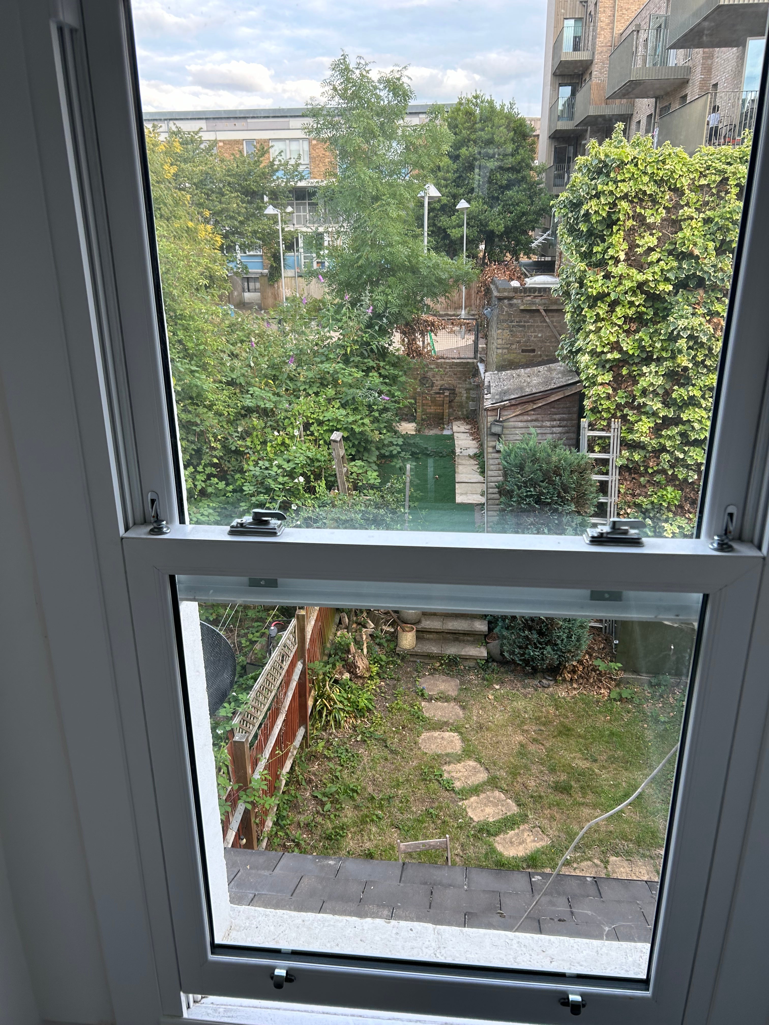 House Sidney Road in Greater London