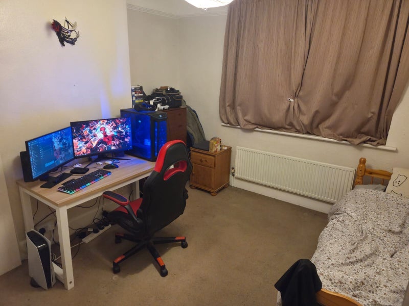 Room Eveline Road in Greater London