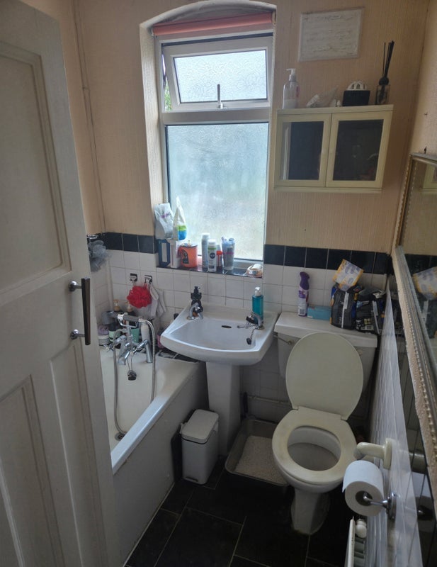 Room Eveline Road in Greater London