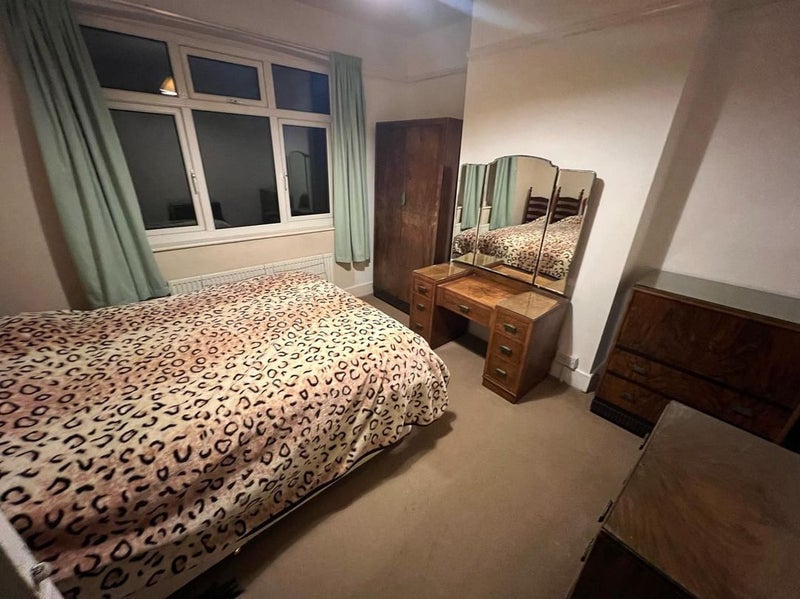 Room Eveline Road in Greater London